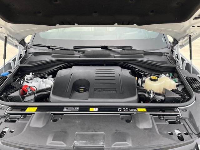 Used 2025 White Land Rover SE image 19