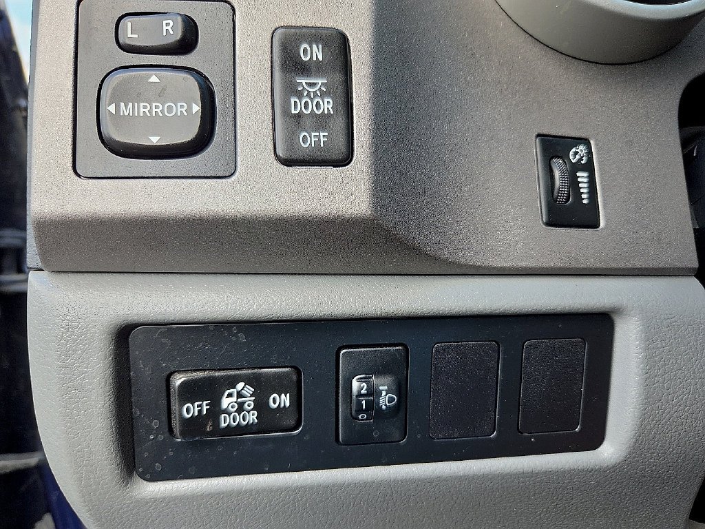 Used 2012 Blue Toyota Grade image 18