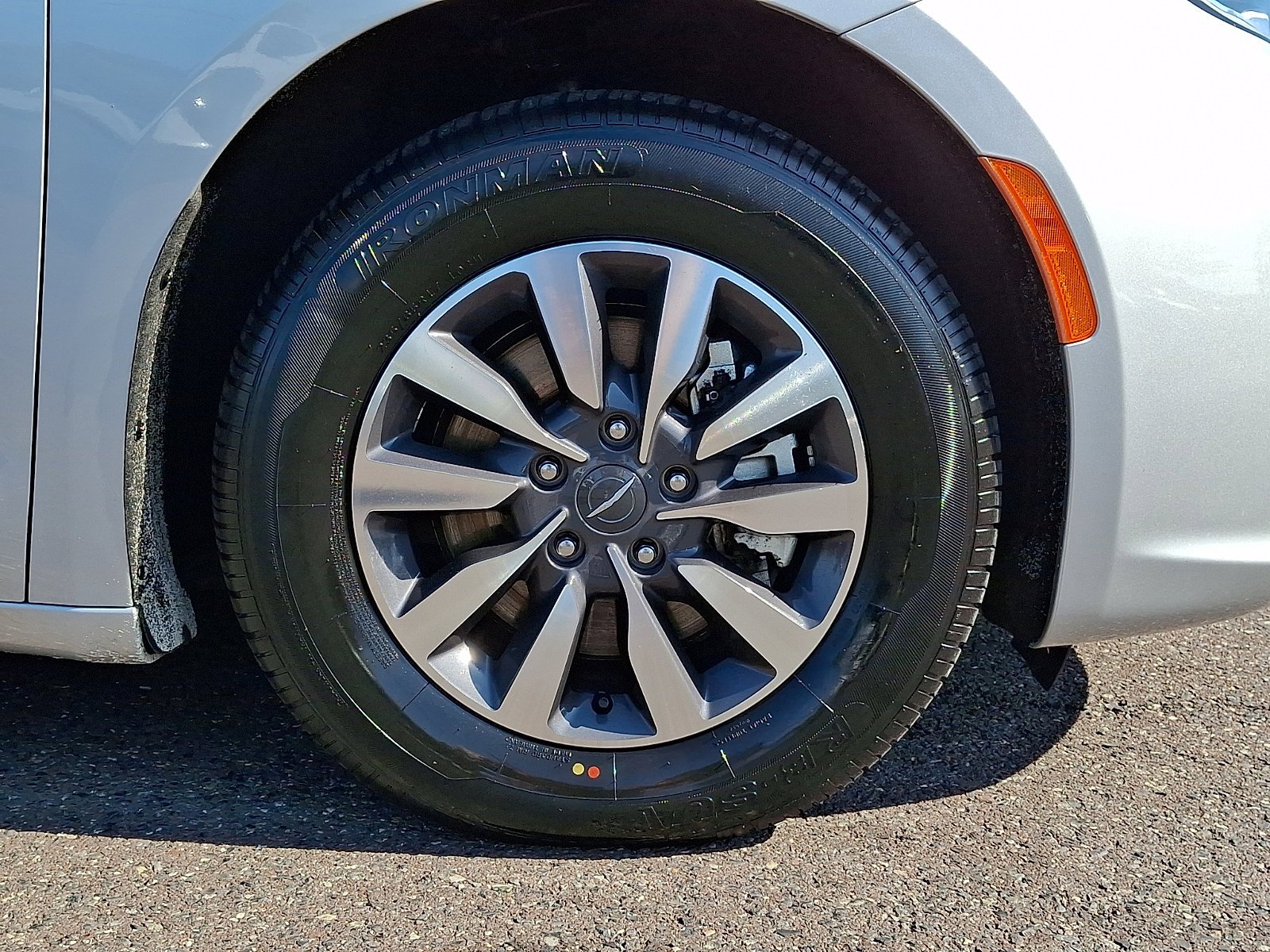 Used 2024 Silver Mist Clearcoat Chrysler Hybrid Select image 7