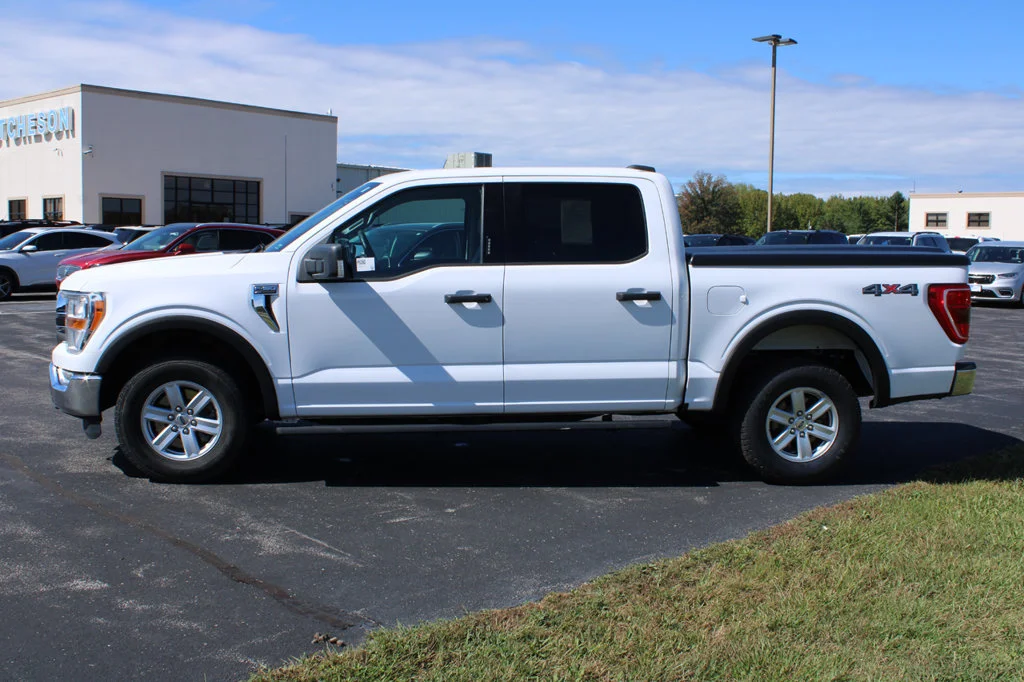 Used 2021 Oxford White Ford XLT image 4