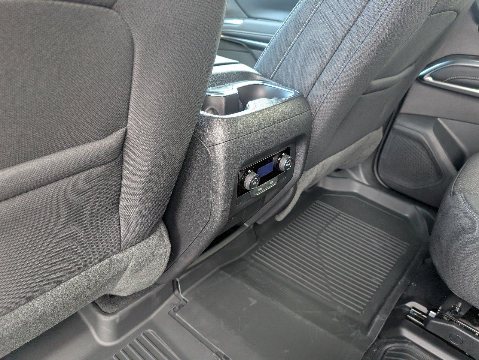 New 2027 Summit White Chevrolet LT image 31