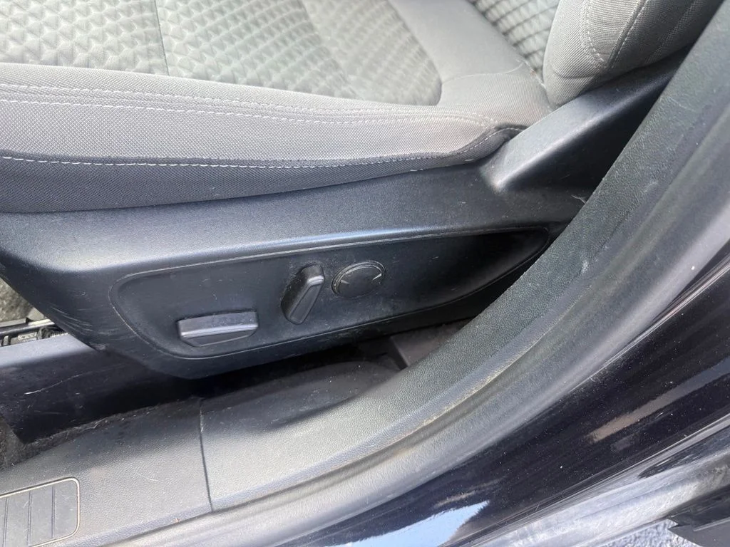 Used 2020 Black Ford SE image 18