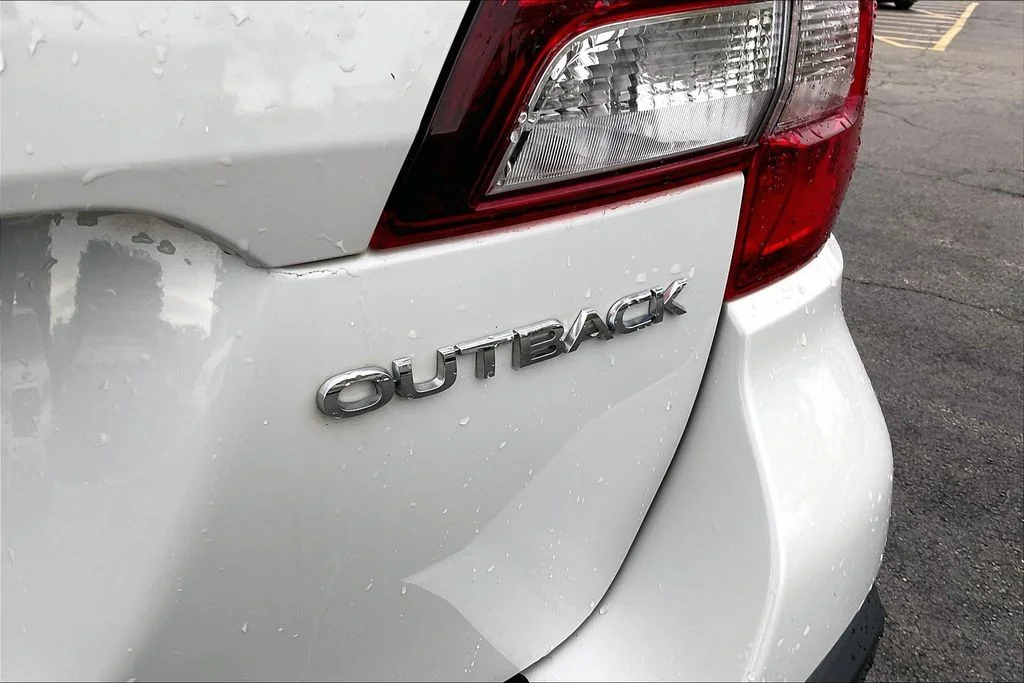 Used 2018 White Subaru 2.5i image 9