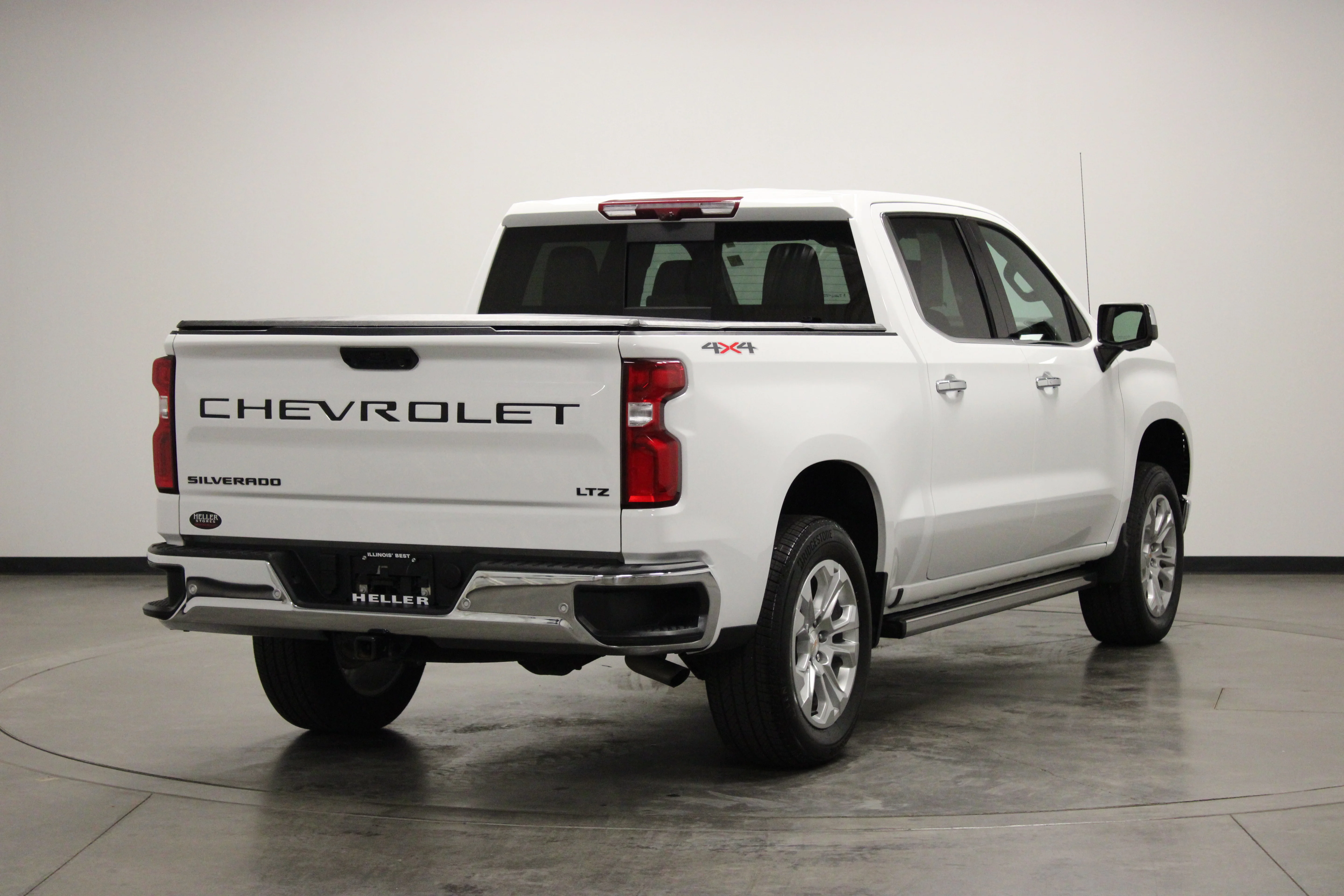 Used 2025 Summit White Chevrolet LTZ image 8