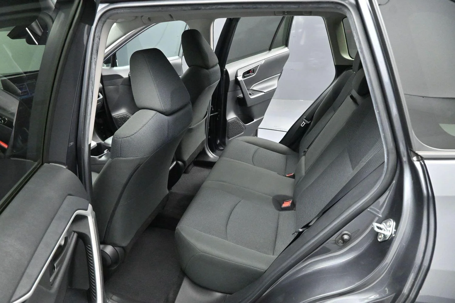 Used 2022 Magnetic Gray Metallic Toyota LE image 29