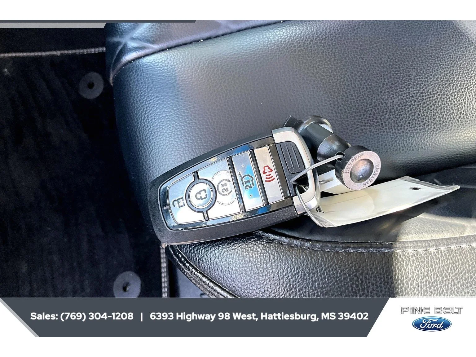 Used 2024 Star White Metallic Tri-Coat Ford Titanium image 9