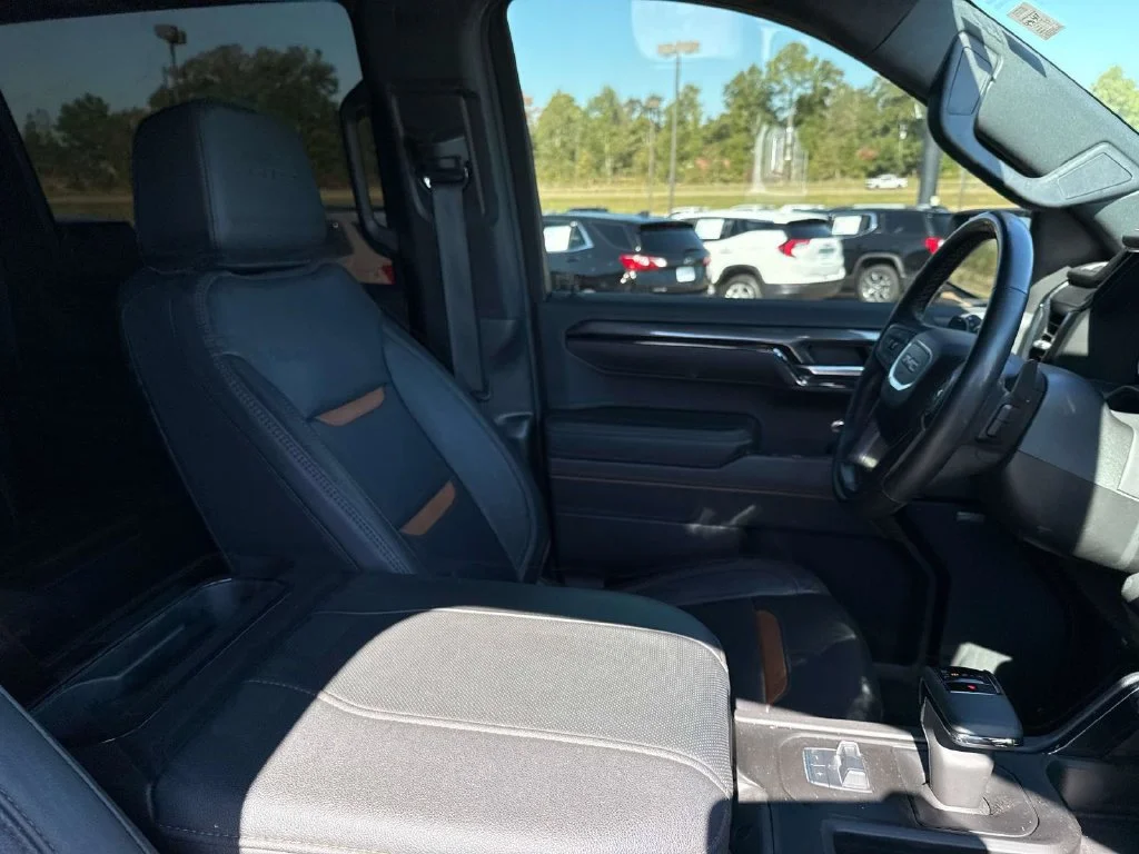 Used 2024 White GMC AT4 image 13