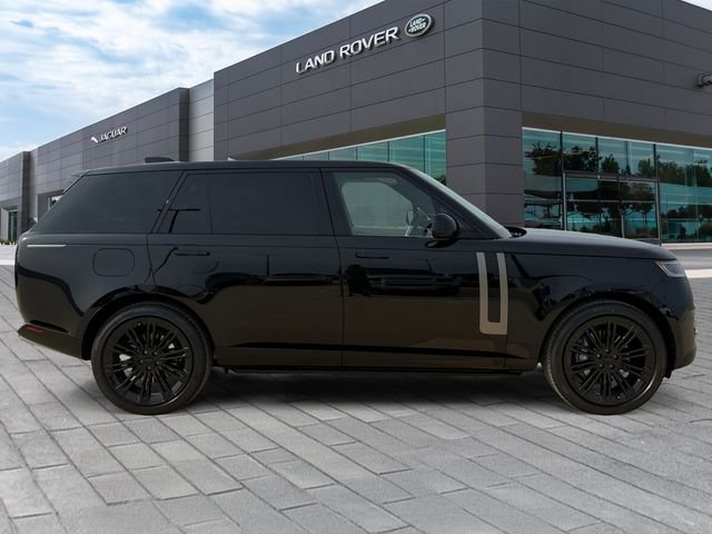 New 2026 Santorini Black Land Rover SE image 6
