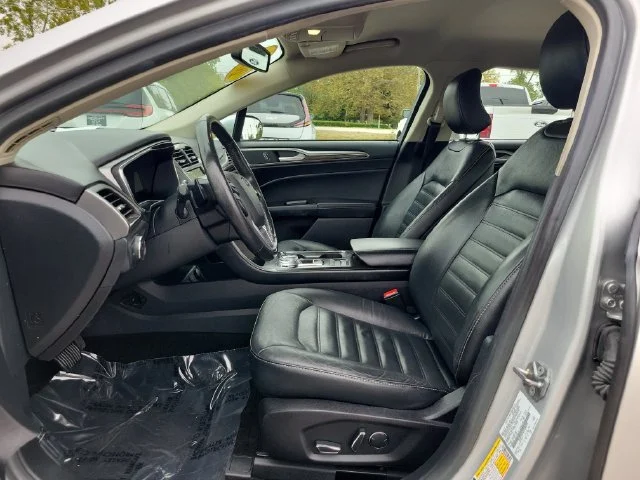 Used 2017 Silver Ford SE image 17