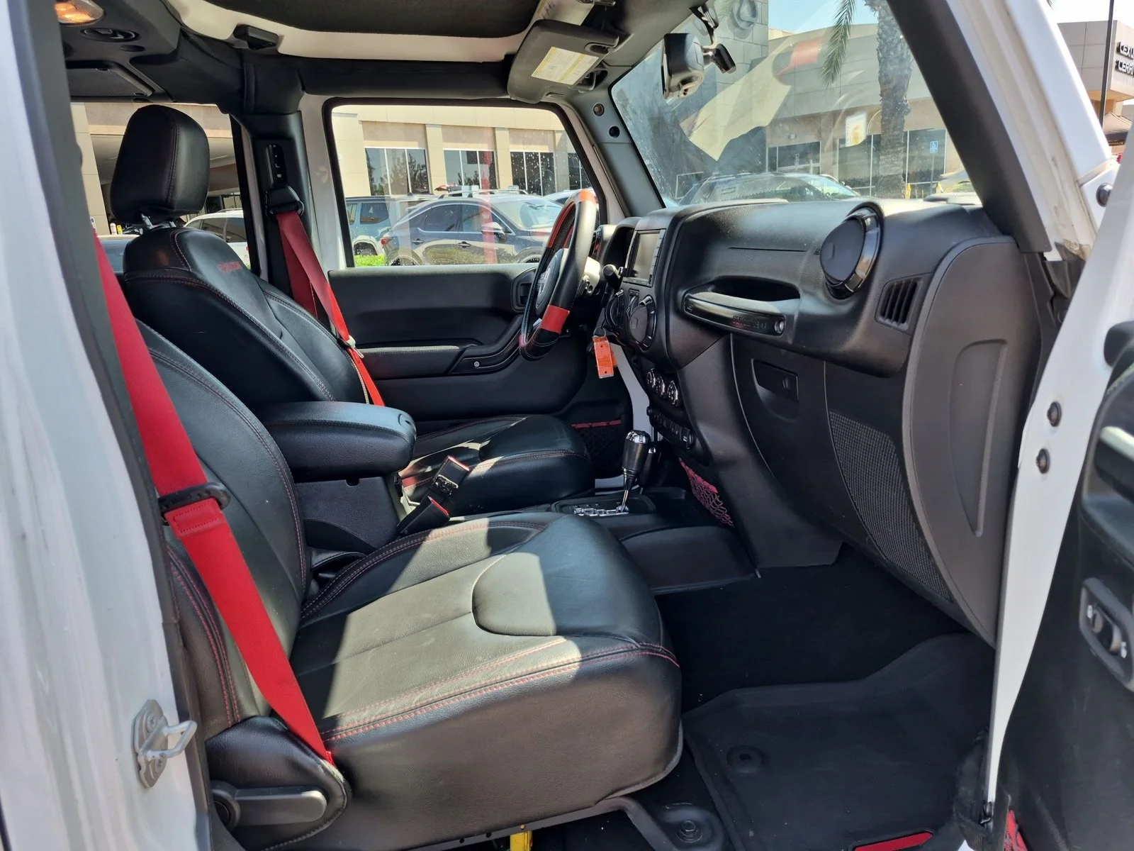 Used 2018 Bright White Clearcoat Jeep Rubicon Recon image 18
