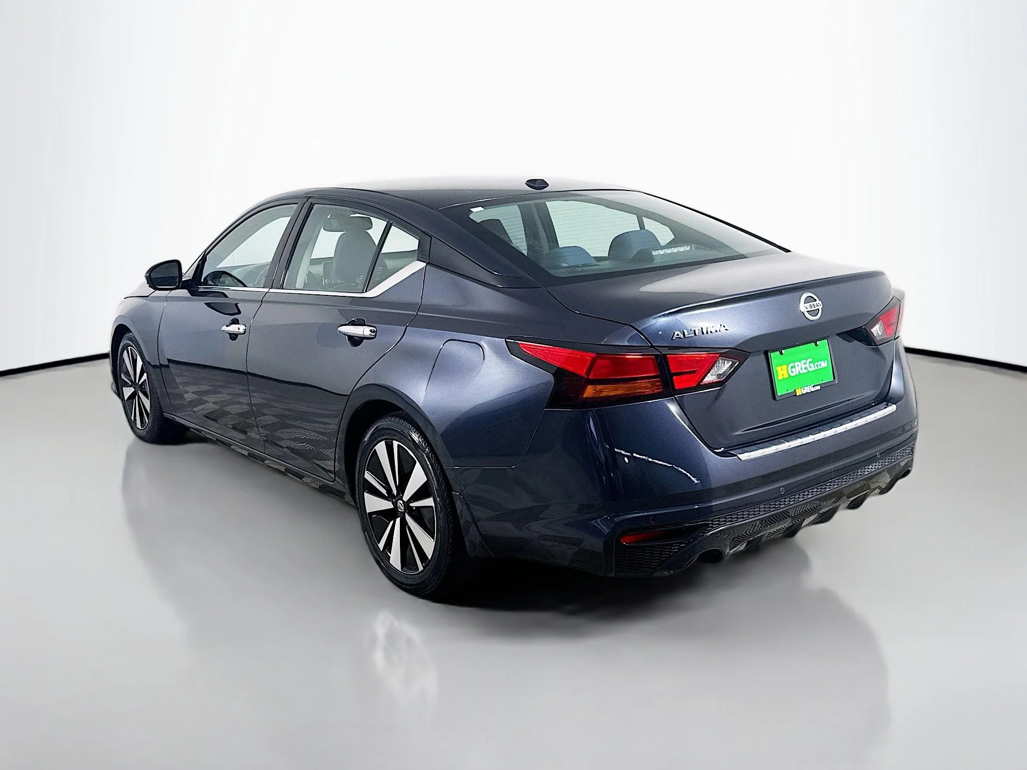 Used 2020 Storm Blue Metallic Nissan 2.5 SV image 5