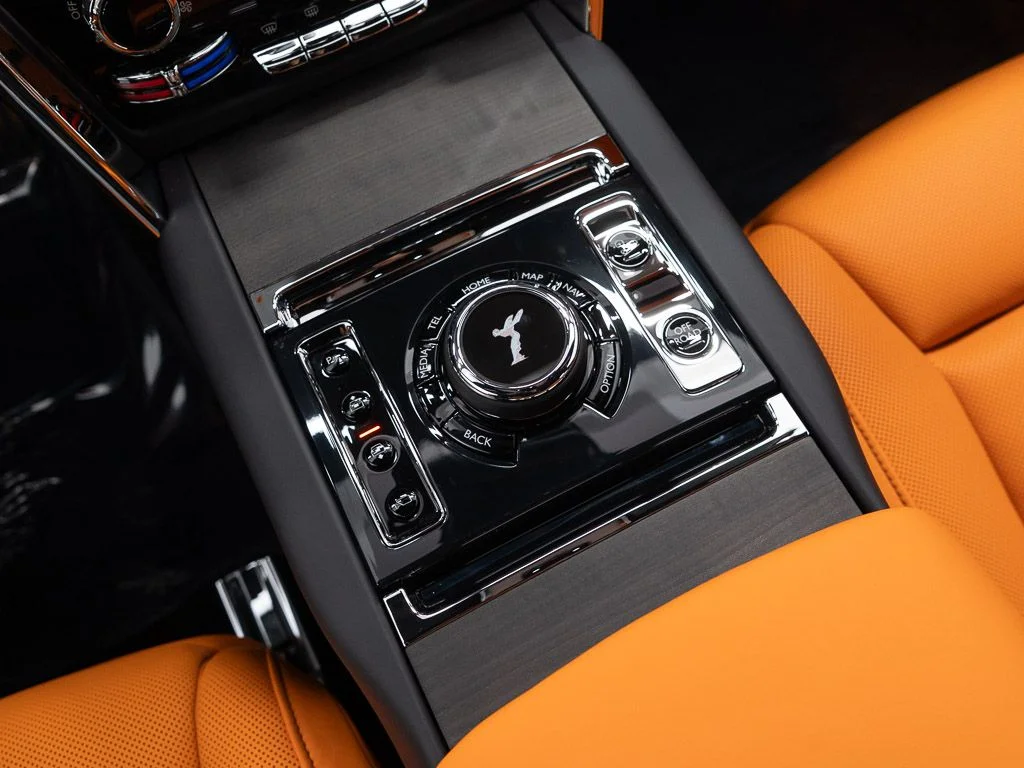 New 2026 English White Rolls-Royce  image 39