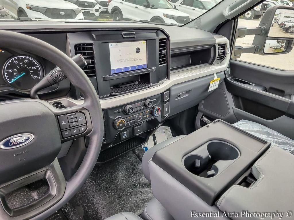 New 2025 Oxford White Ford F-450® XL image 18