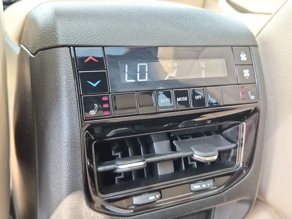 Certified Used 2024 Rocky Mountain Pearlcoat Jeep Limited image 9