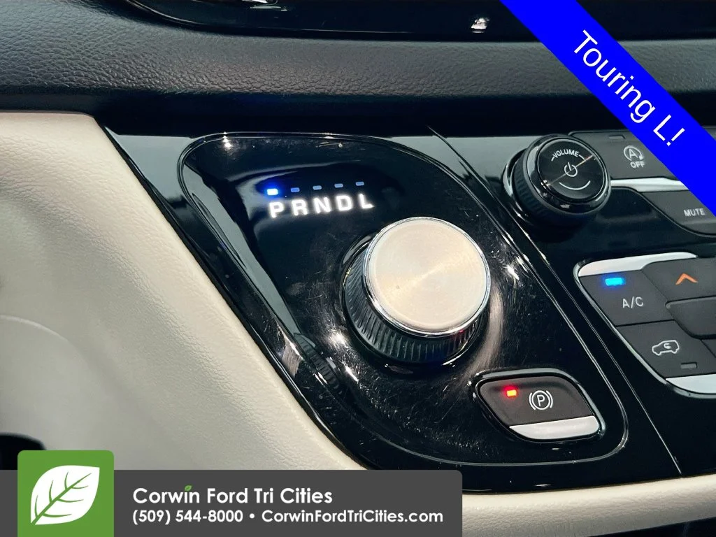 Used 2020 Bright White Clearcoat Chrysler Touring L image 10