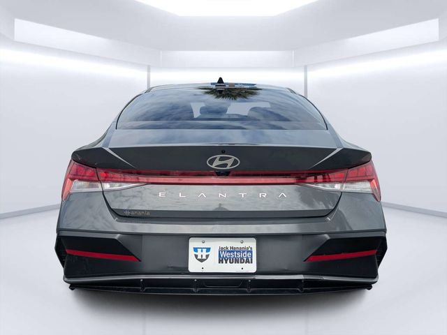 Used 2024 Gray Hyundai SEL image 4