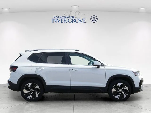 Used 2025 Pure White Volkswagen 1.5T SE image 8