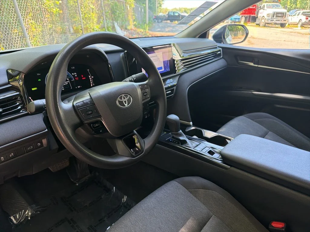 Used 2025 White Toyota LE image 17
