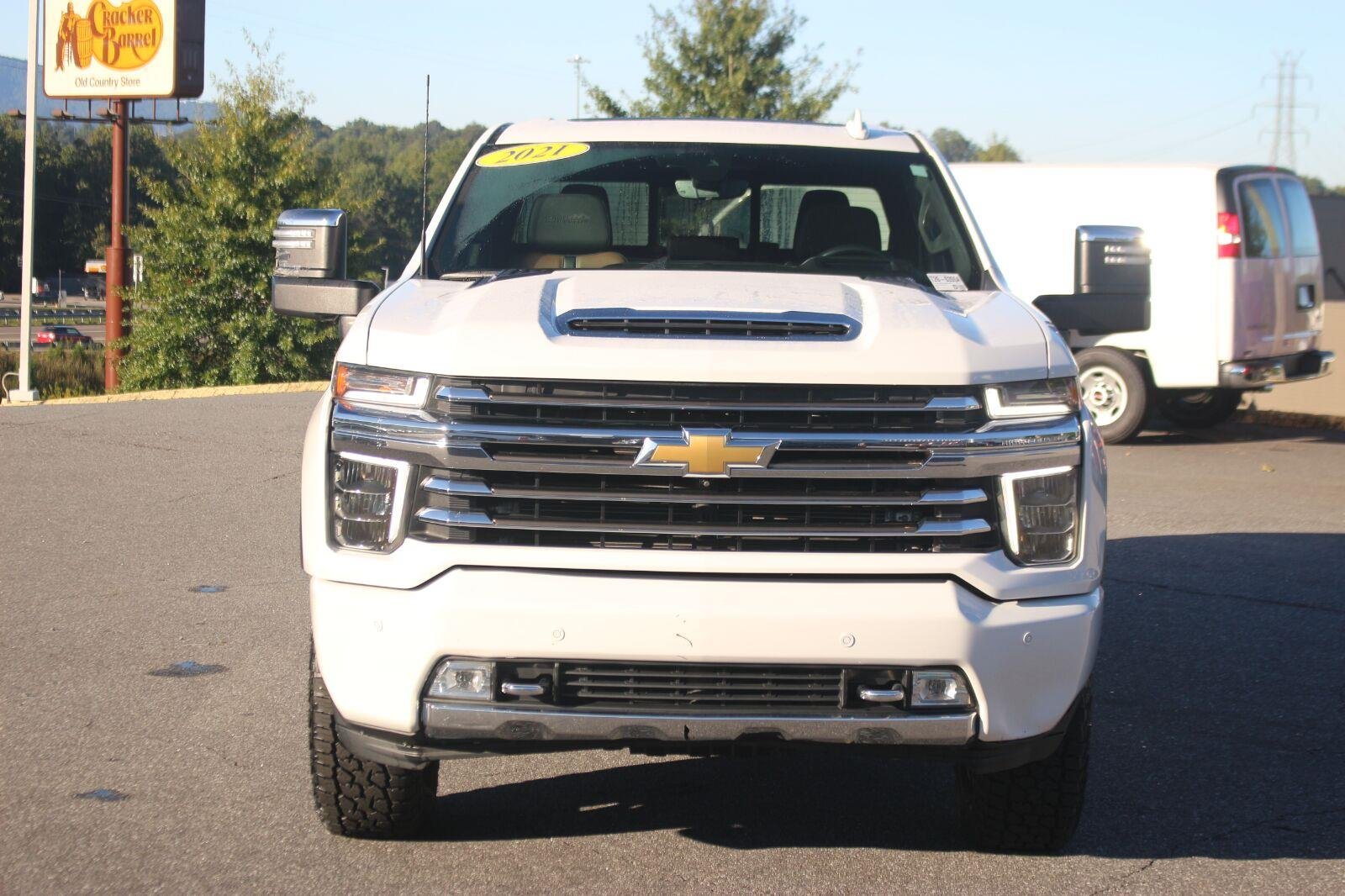 Used 2021 SUMMIT WHITE Chevrolet High Country image 2