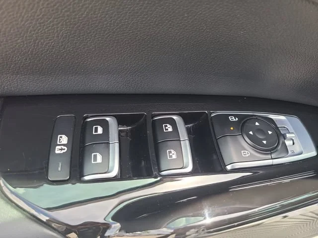 Used 2025  Kia GT image 18