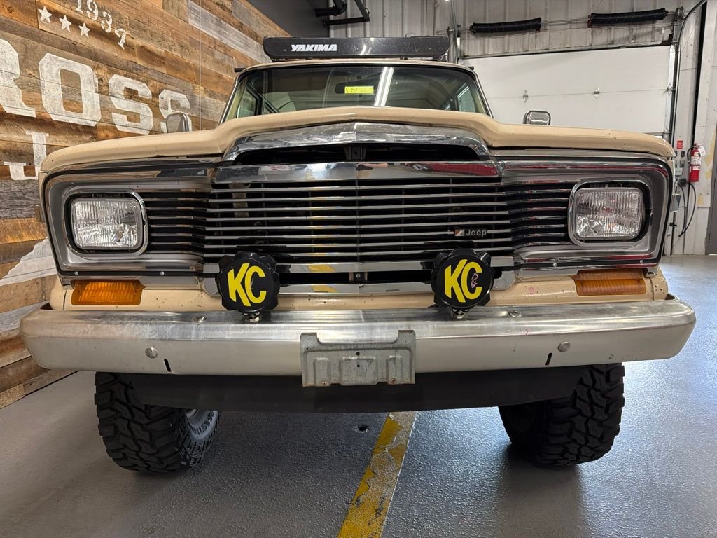 Used 1985  Jeep Base image 4