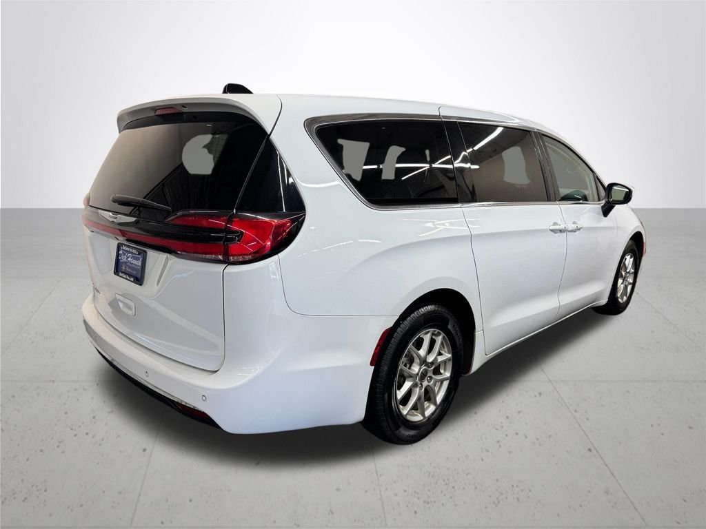 2023 Chrysler Pacifica Touring L - Photo 8