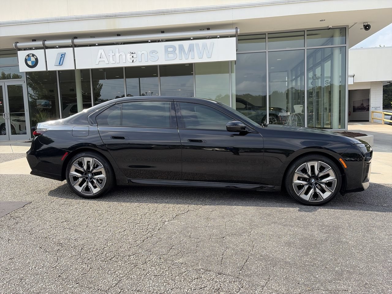 Used 2023 Black Sapphire Metallic BMW 740i image 9