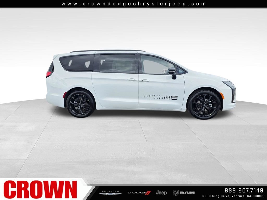 New 2027 Bright White Clear-Coat Paint Chrysler Select image 4