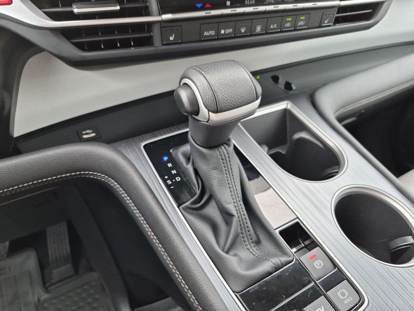 Used 2025 Wind Chill Pearl Toyota XLE image 28