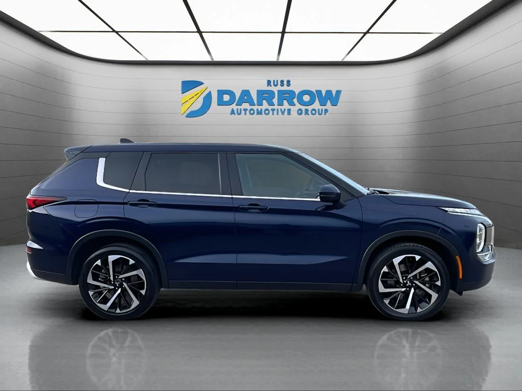 Used 2024 Blue Mitsubishi SE image 6