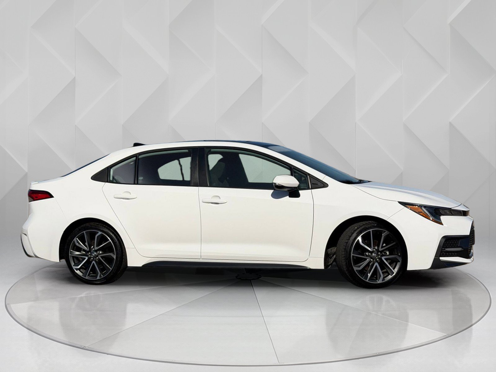 Certified Used 2022 White w/Black Sand Pearl Roof Toyota SE image 7