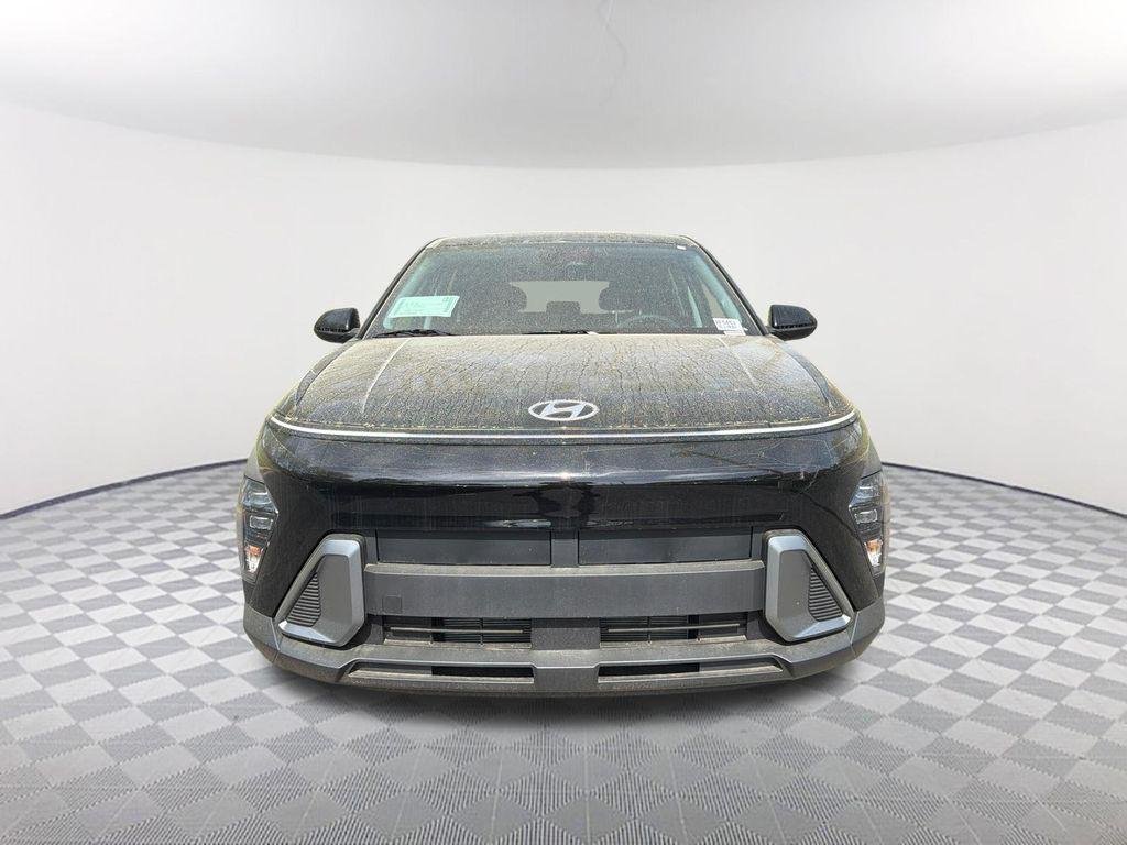 New 2026 Black Hyundai SE FWD image 2