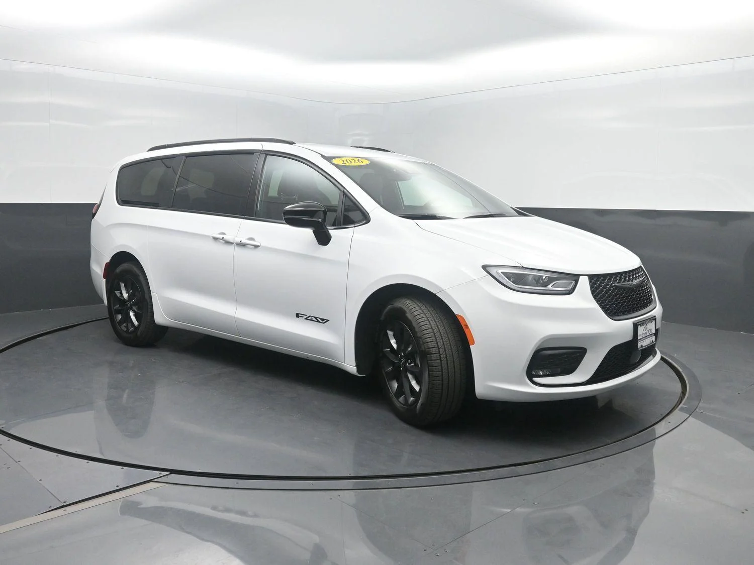 New 2026 Bright White Clear-Coat Exterior Paint Chrysler Select image 4