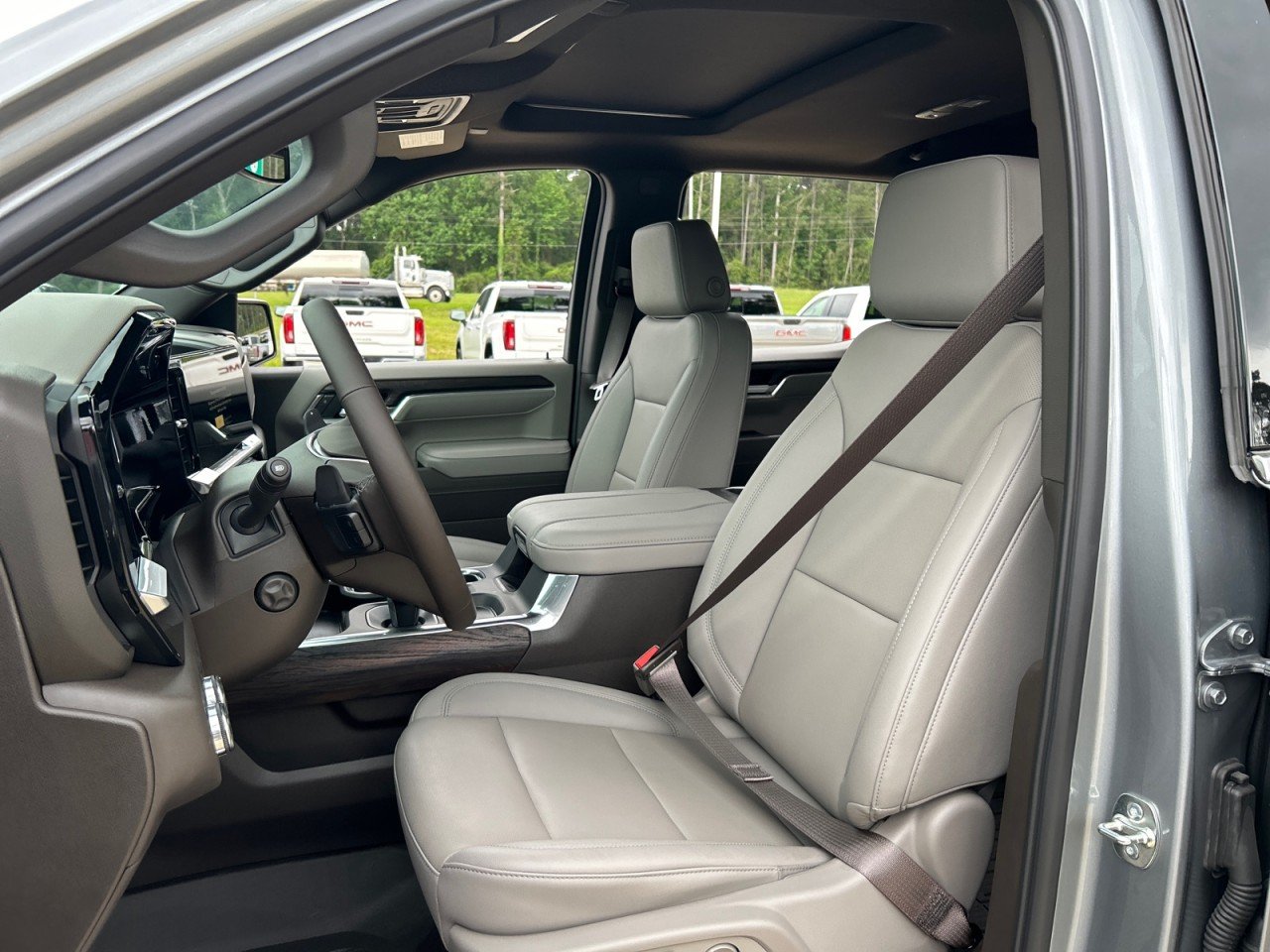 2026 GMC Sierra 1500 SLT - Photo 16