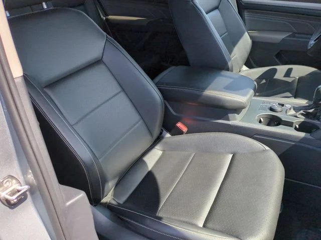 Used 2021 Silver Volkswagen 3.6L V6 SE w/Technology image 24