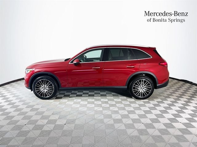 Used 2026 Red Mercedes-Benz GLC 300 image 4