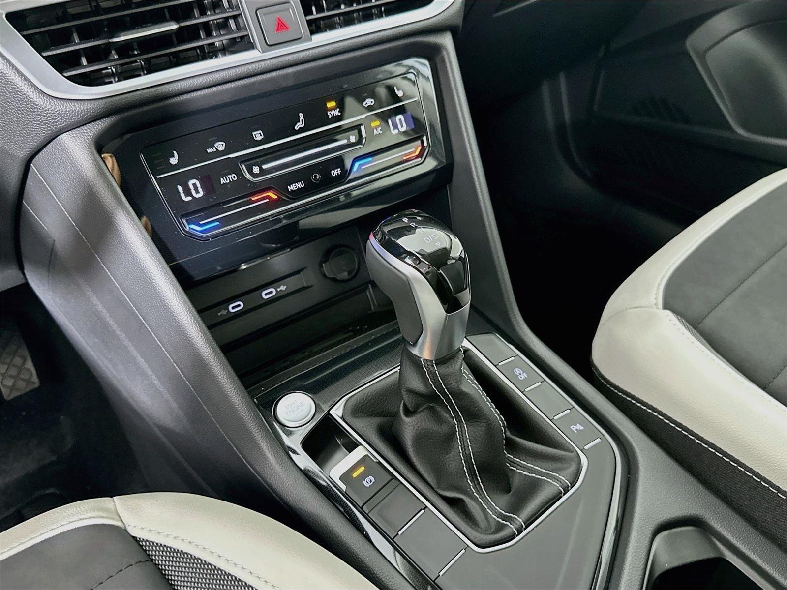 2025 Volkswagen Taos SE - Photo 13