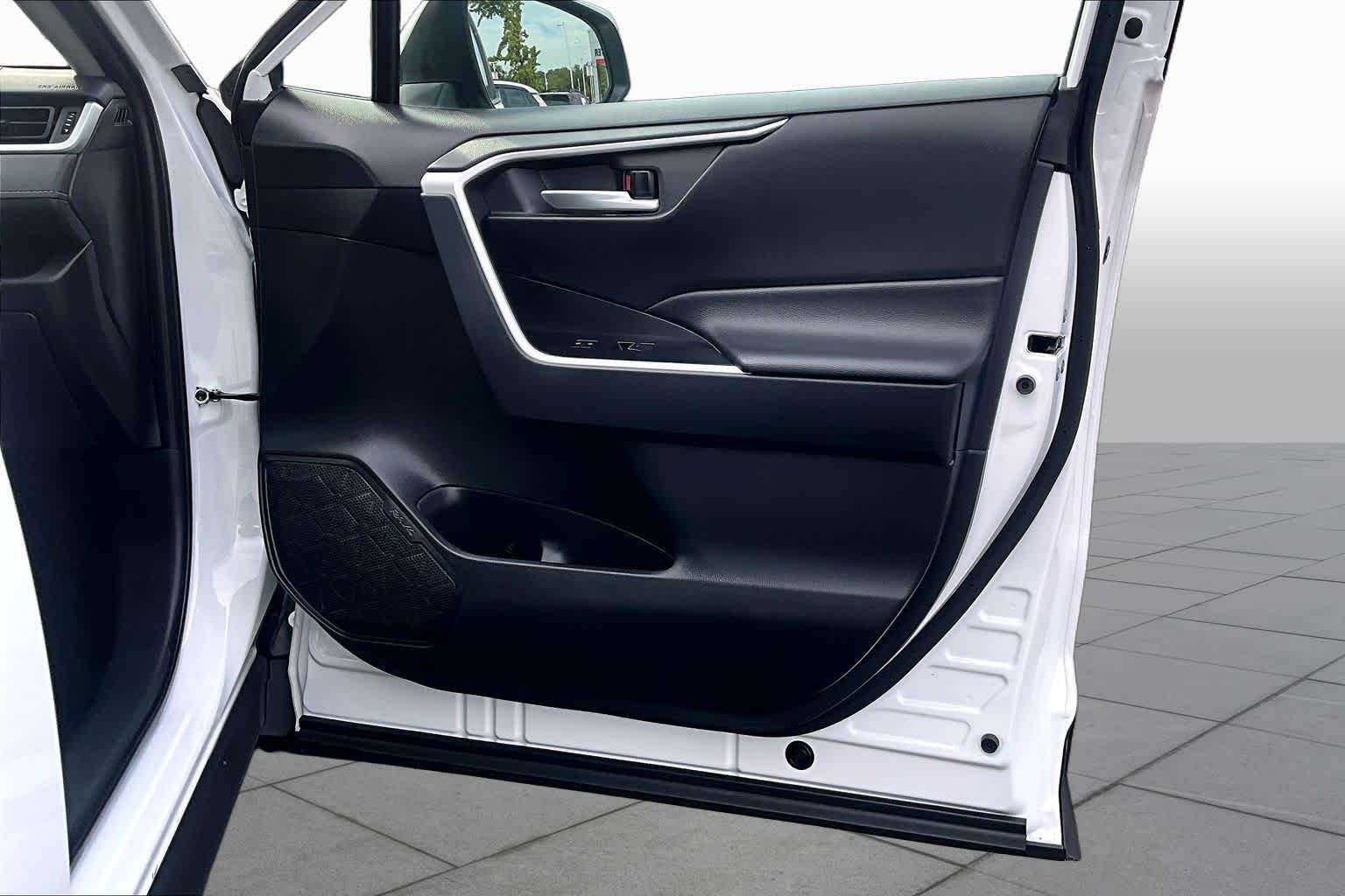 Used 2025 Ice Cap Toyota XLE image 45