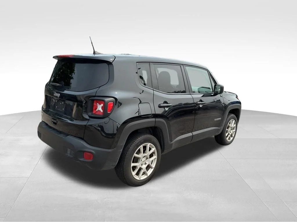Used 2023 Black Jeep Latitude image 5
