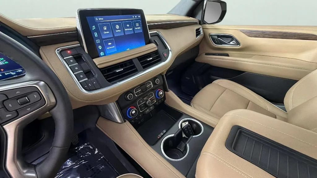 Used 2023 Iridescent Pearl Tricoat Chevrolet Premier image 24