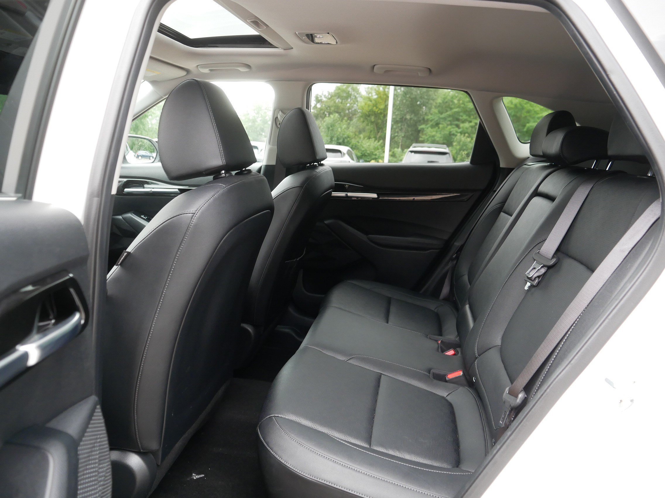 Used 2023 Snow White Pearl Kia EX image 35