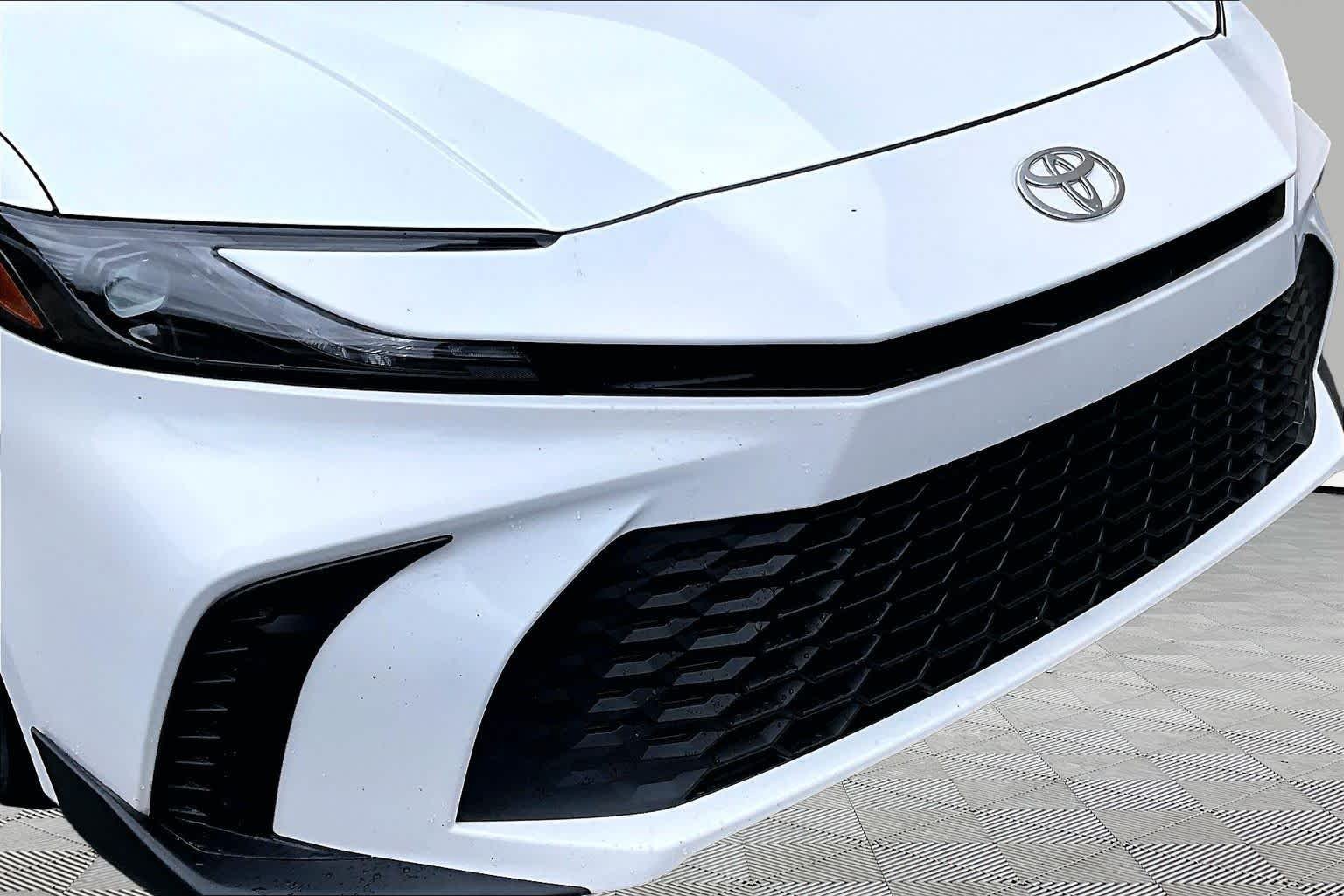 Used 2025 Ice Cap Toyota SE image 30