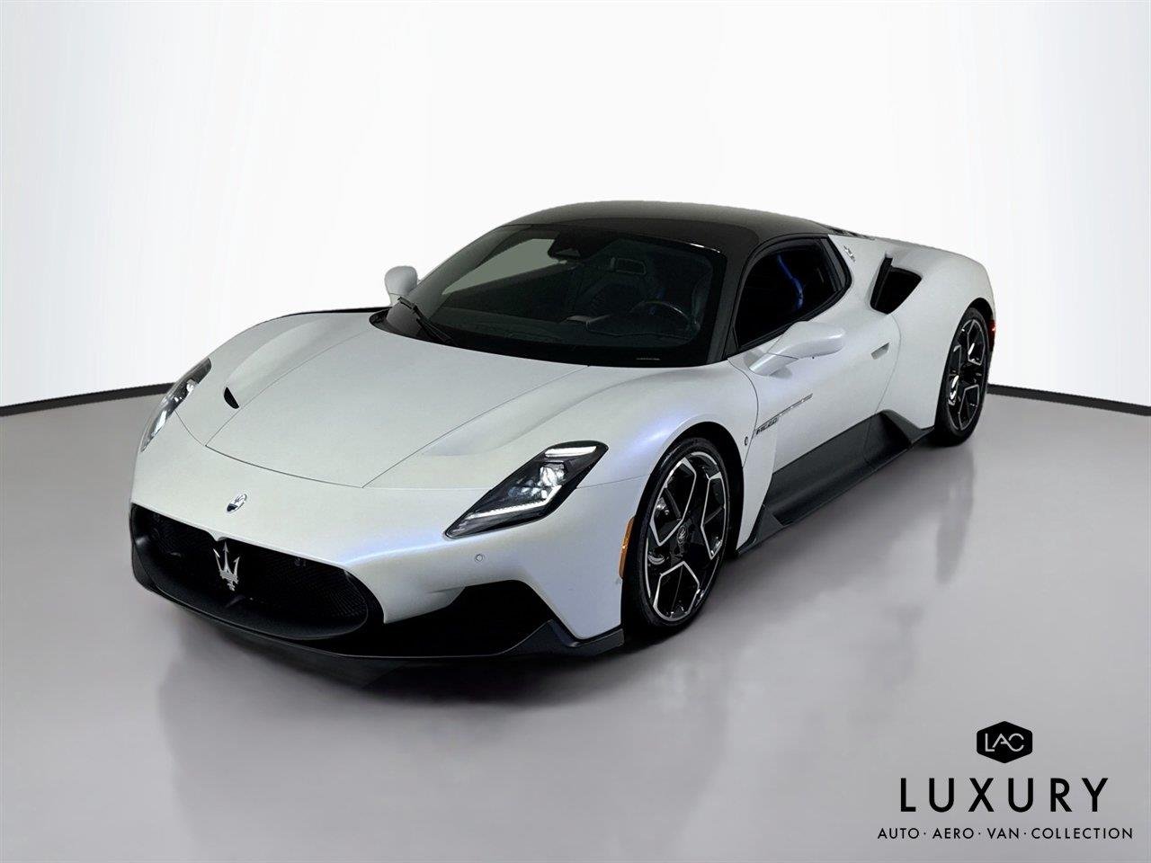Used 2023 Bianco Solid Maserati  image 3