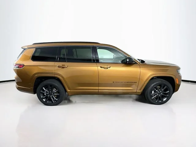 New 2026 Copper Shino Metallic Clear-Coat Exterior Paint Jeep Limited image 8