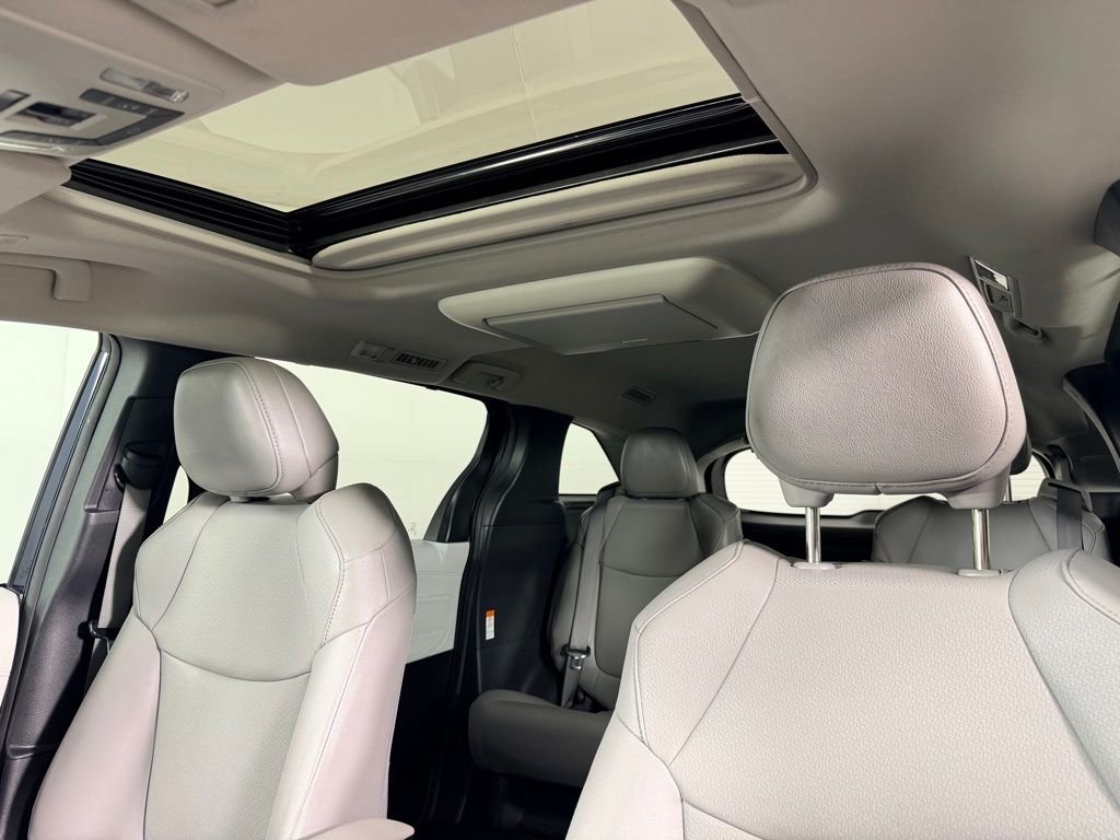 Certified Used 2025  Toyota XLE image 24