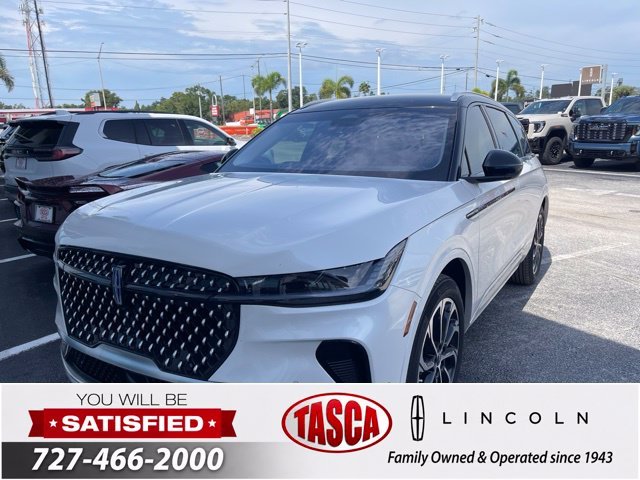 Used 2024 White Lincoln Reserve image 1