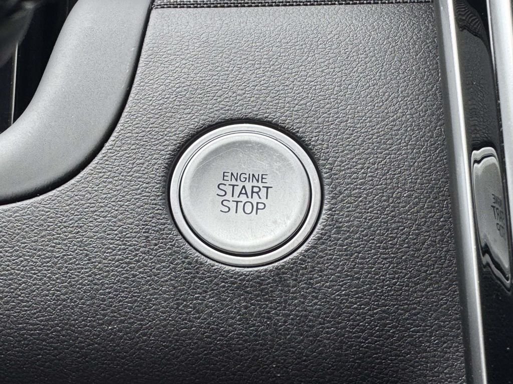 Used 2024 Gray Hyundai SEL image 9