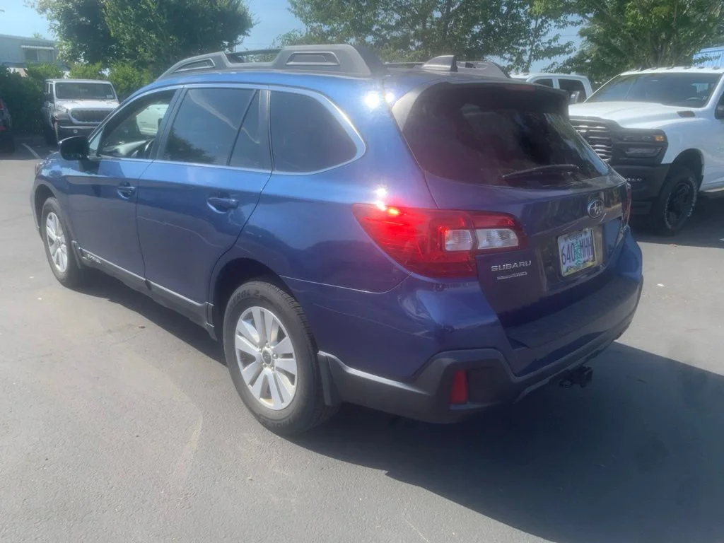 Used 2019 Abyss Blue Pearl Subaru 2.5i Premium image 2