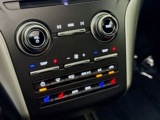 Used 2019 Black Lincoln Reserve image 16