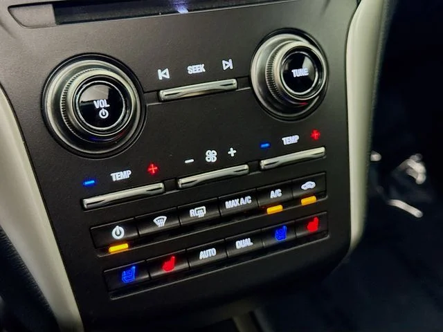 Used 2019 Black Lincoln Reserve image 16